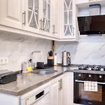 Stylish Apt In Old Town Fatih Istanbul